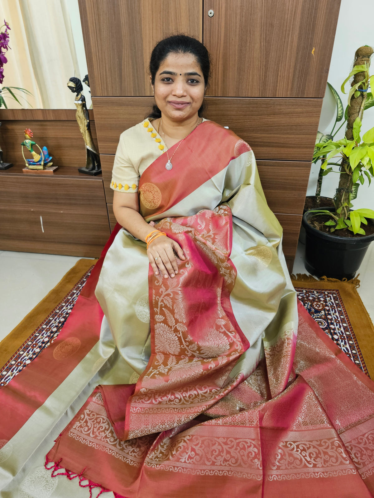 Classic Kanjivaram Pattern Pure Handloom Soft Silk Saree -   Classic Ivory with Rose Pink