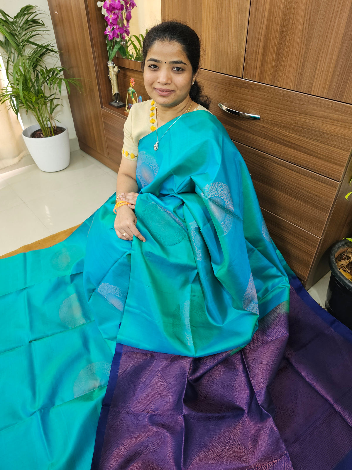 Pure Handloom Soft Silk Saree - Dual Shade of  Sea Green cum Sea Blue with Dark Blue