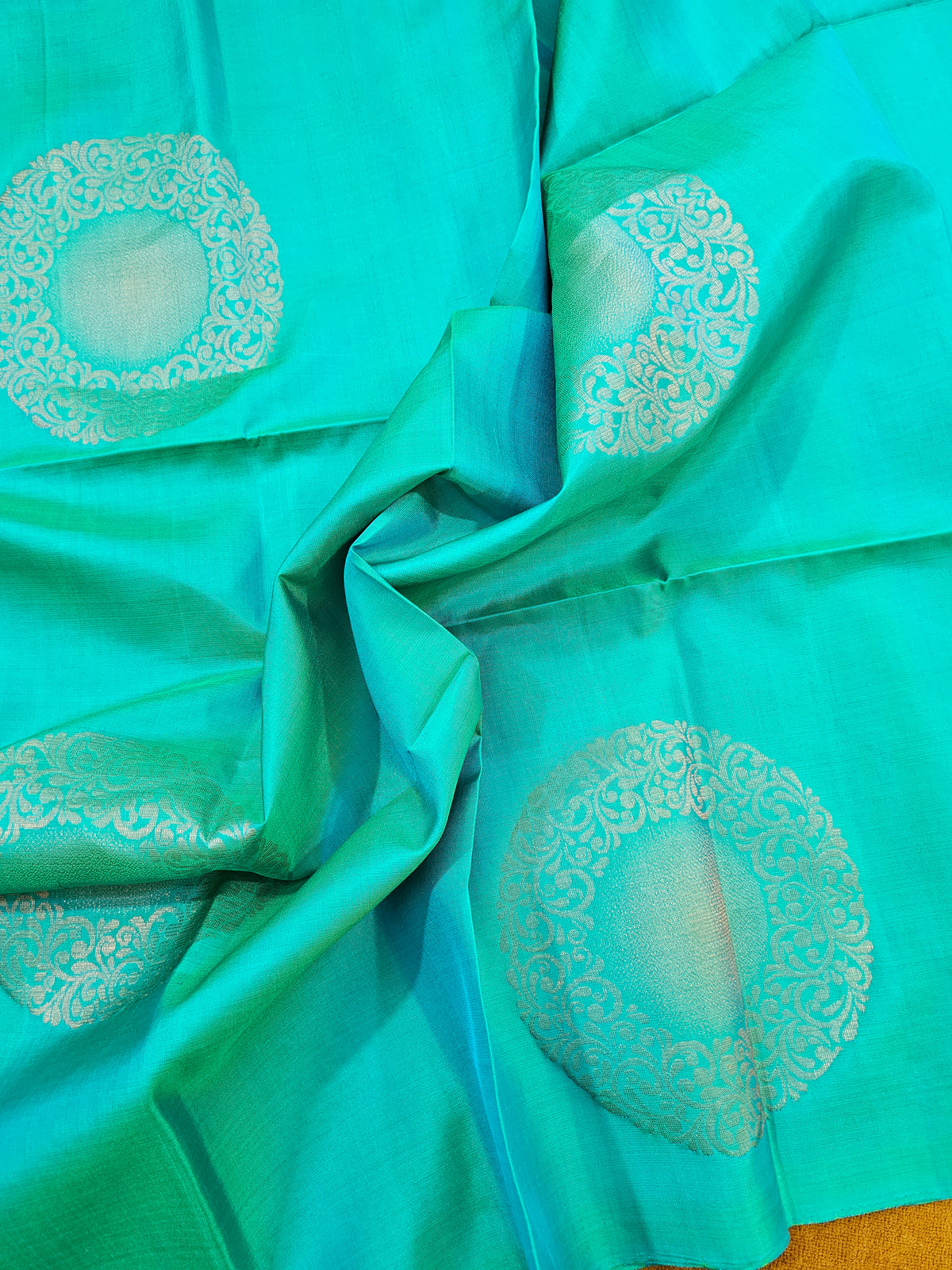 Pure Handloom Soft Silk Saree - Dual Shade of  Sea Green cum Sea Blue with Dark Blue