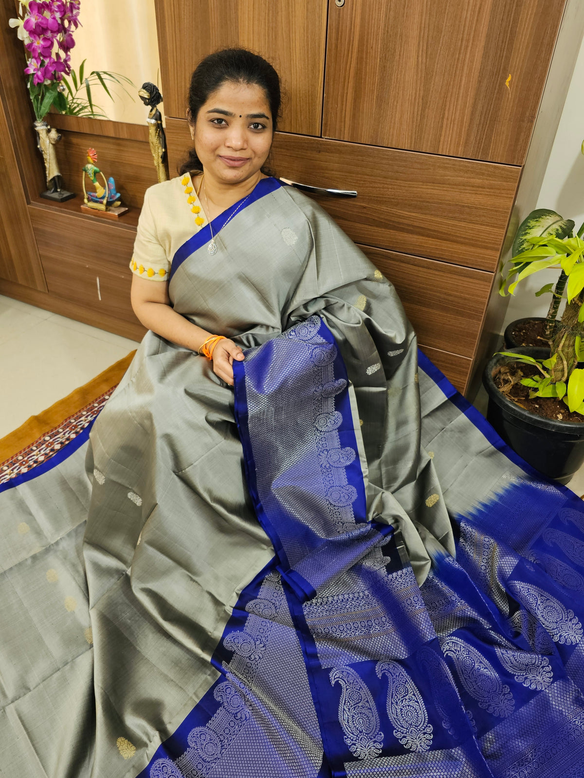 Classic Kanjivaram Pattern Pure Handloom Soft Silk Saree - Grey with