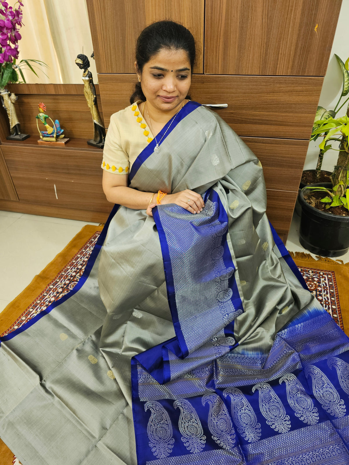 Classic Kanjivaram Pattern Pure Handloom Soft Silk Saree - Grey with