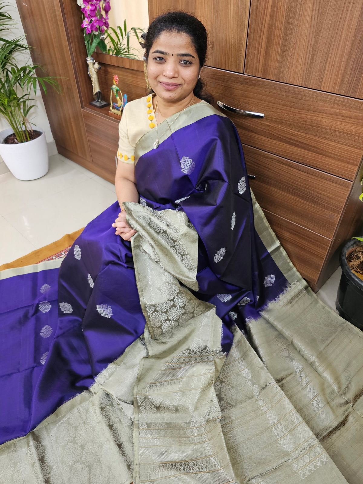 Classical Kanjivaram Pattern Pure Handloom Soft Silk Saree - Deep Royal Purple with Silver Grey