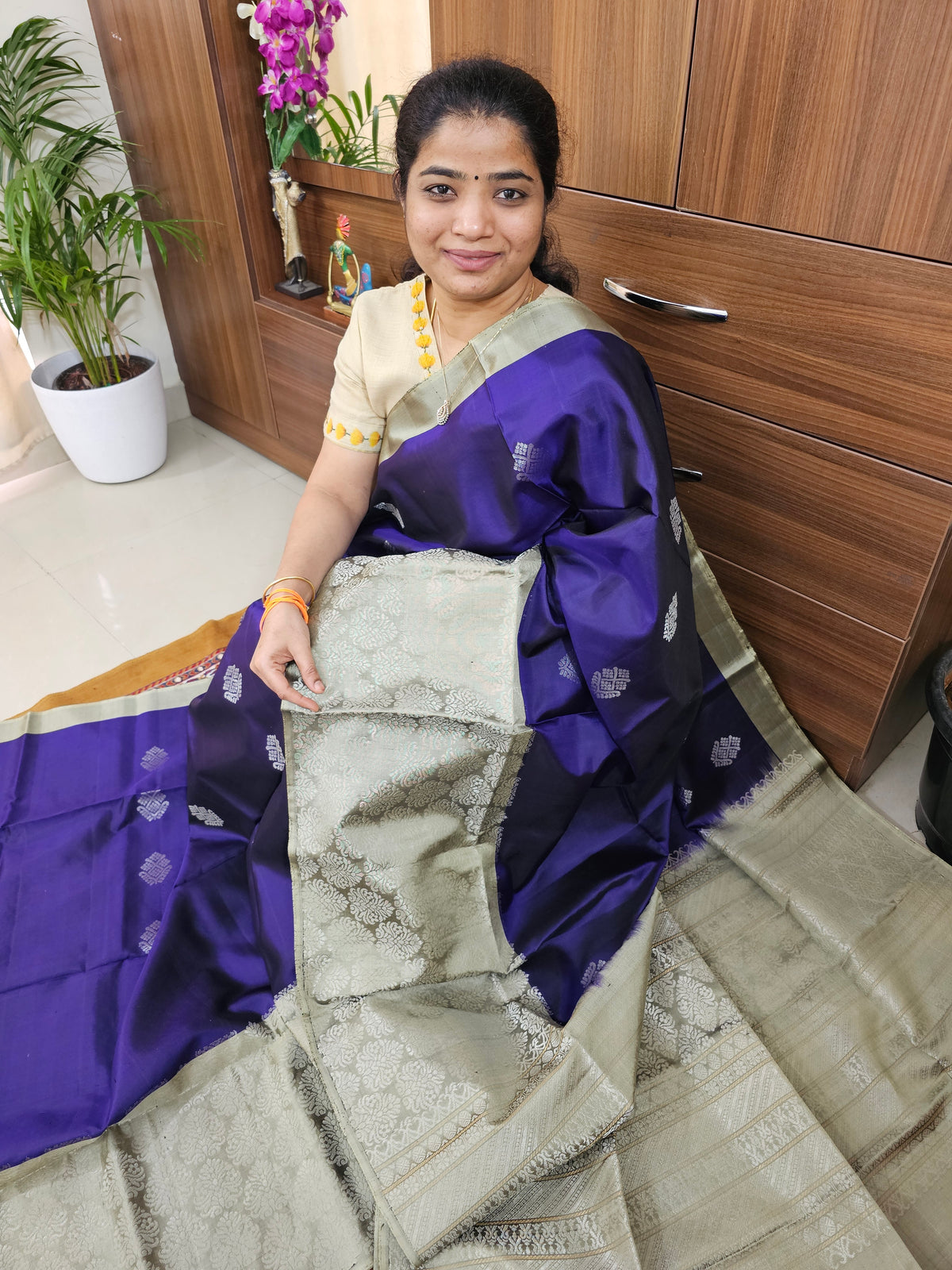 Classical Kanjivaram Pattern Pure Handloom Soft Silk Saree - Deep Royal Purple with Silver Grey