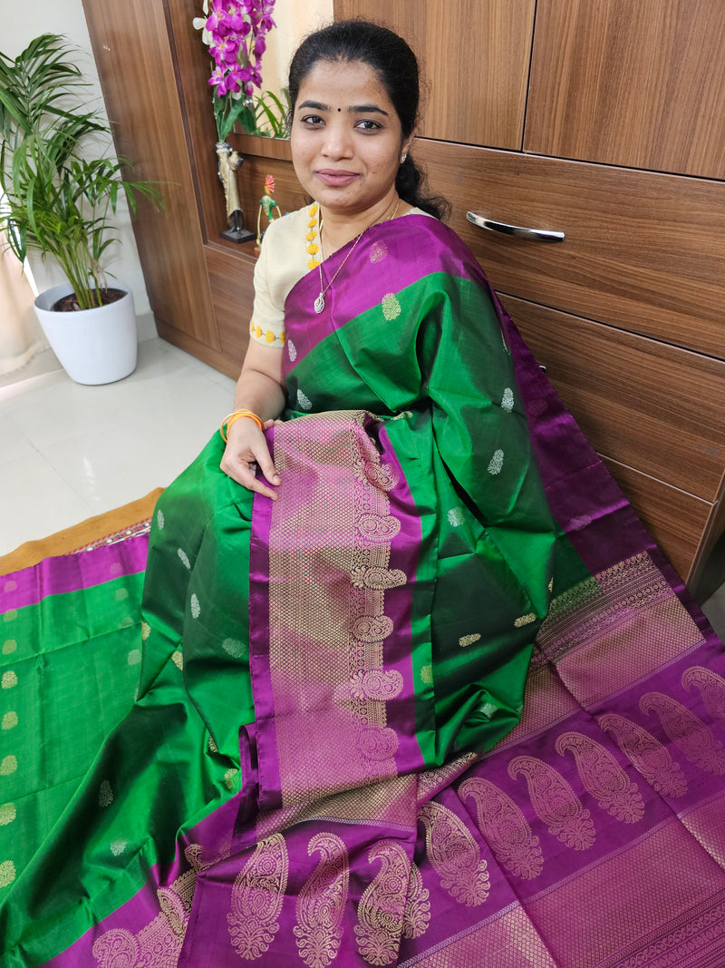Classic Kanjivaram Pattern Pure Handloom Soft Silk Saree -   Bottle Green with Magenta Pink