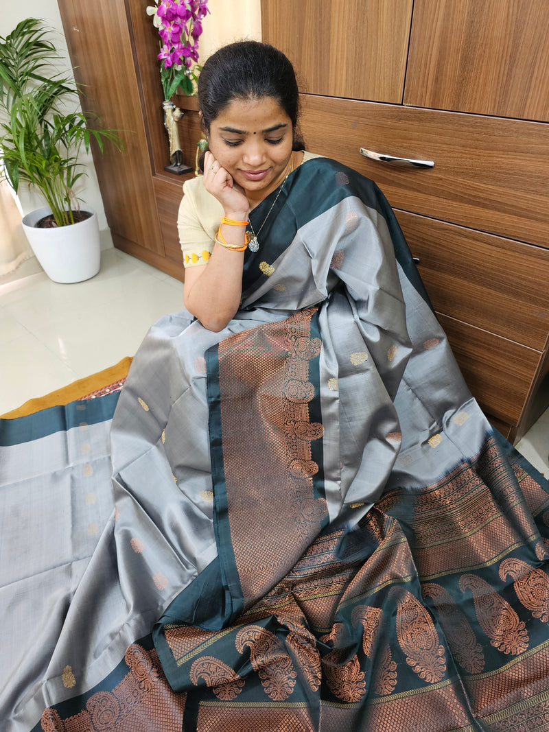 Classic Kanjivaram Pattern Pure Handloom Soft Silk Saree - Grey with Bottle Green