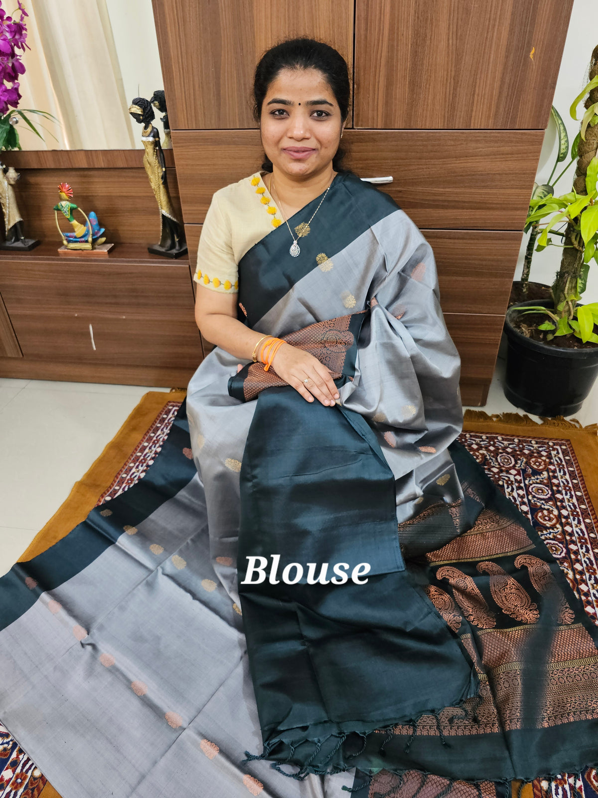 Classic Kanjivaram Pattern Pure Handloom Soft Silk Saree - Grey with Bottle Green