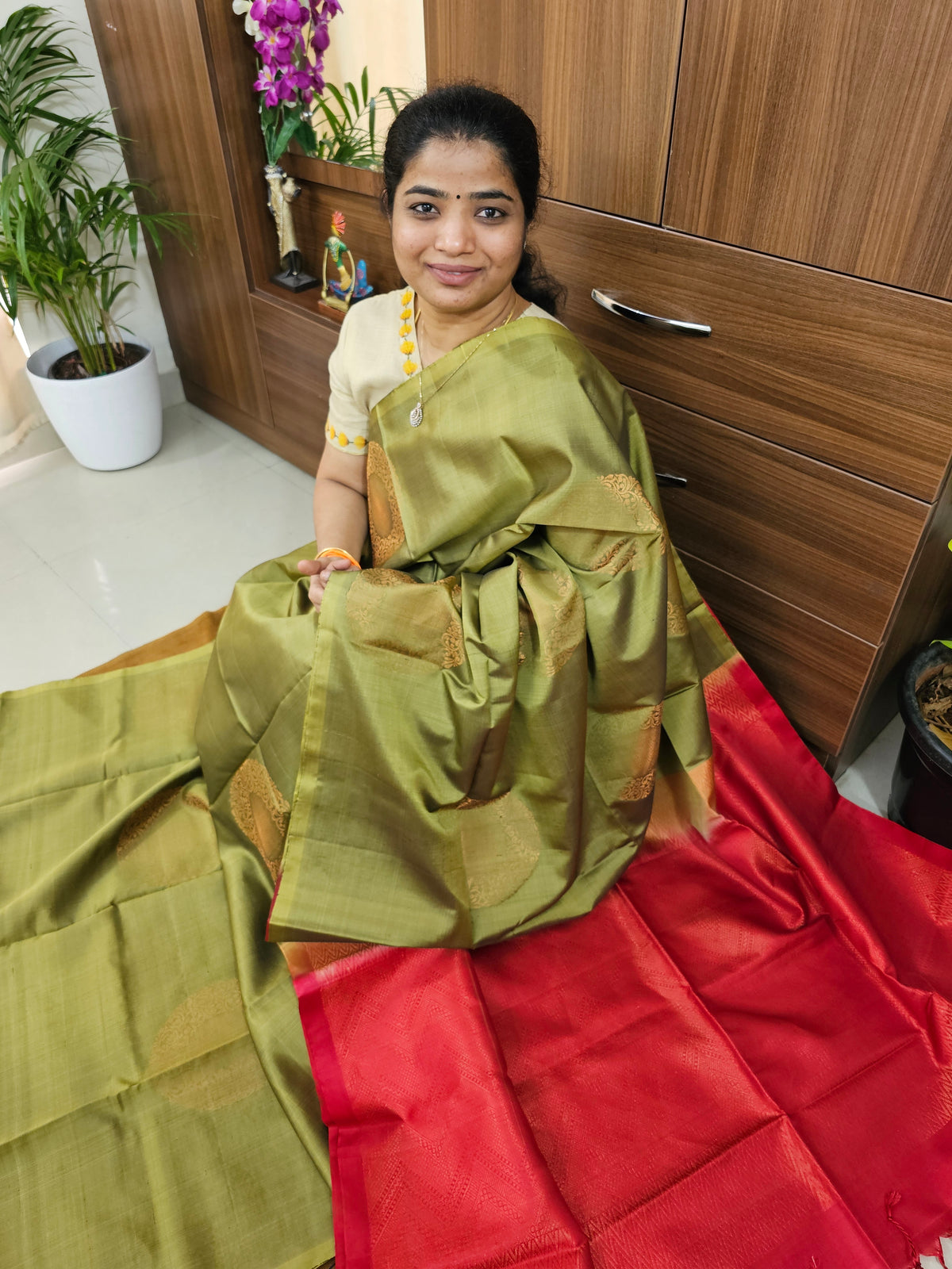 Pure Handloom Soft Silk Saree - Mehndi Green with Red