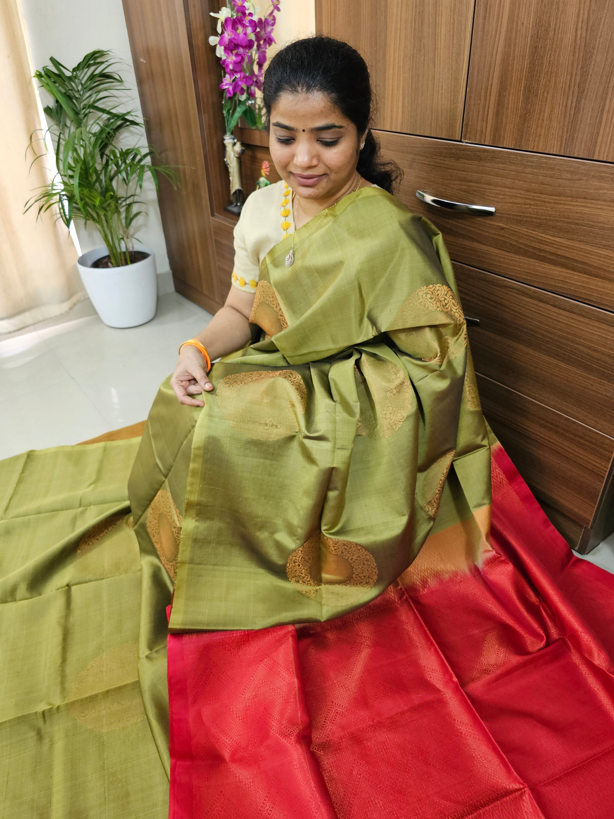 Pure Handloom Soft Silk Saree - Mehndi Green with Red