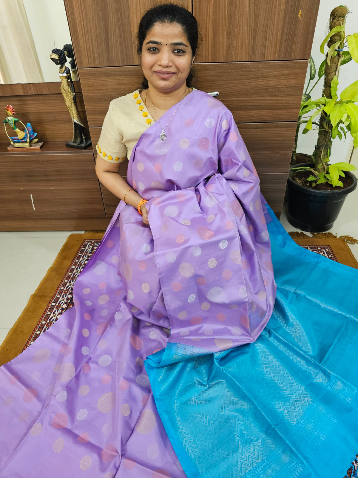 Trending Kanjivaram Pattern Coin Buttas Pure Handloom Soft Silk Saree -  Lavender with Sky Blue