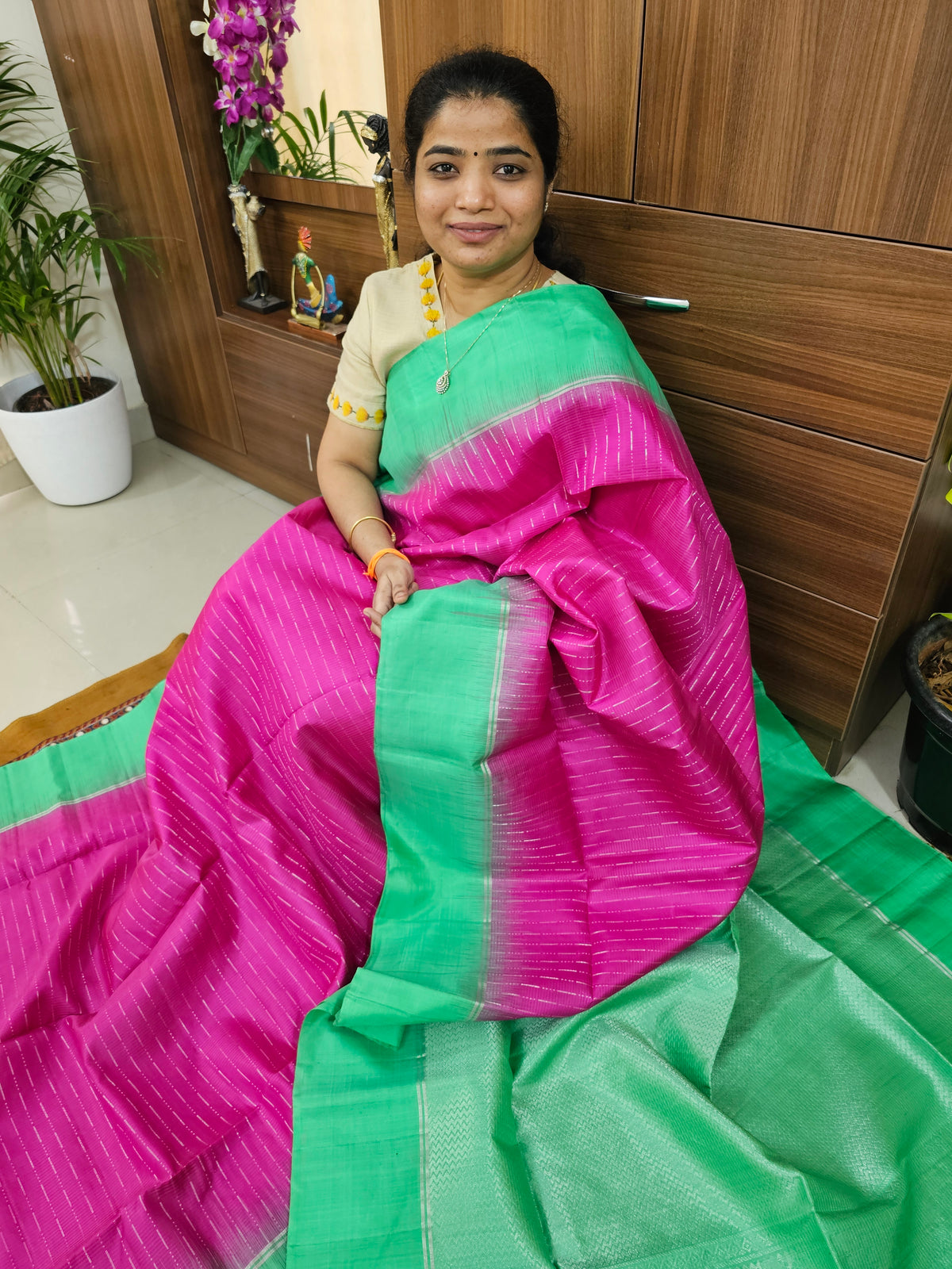 Rain Drop Pattern Pure Handloom Soft Silk Saree - Pink with Green