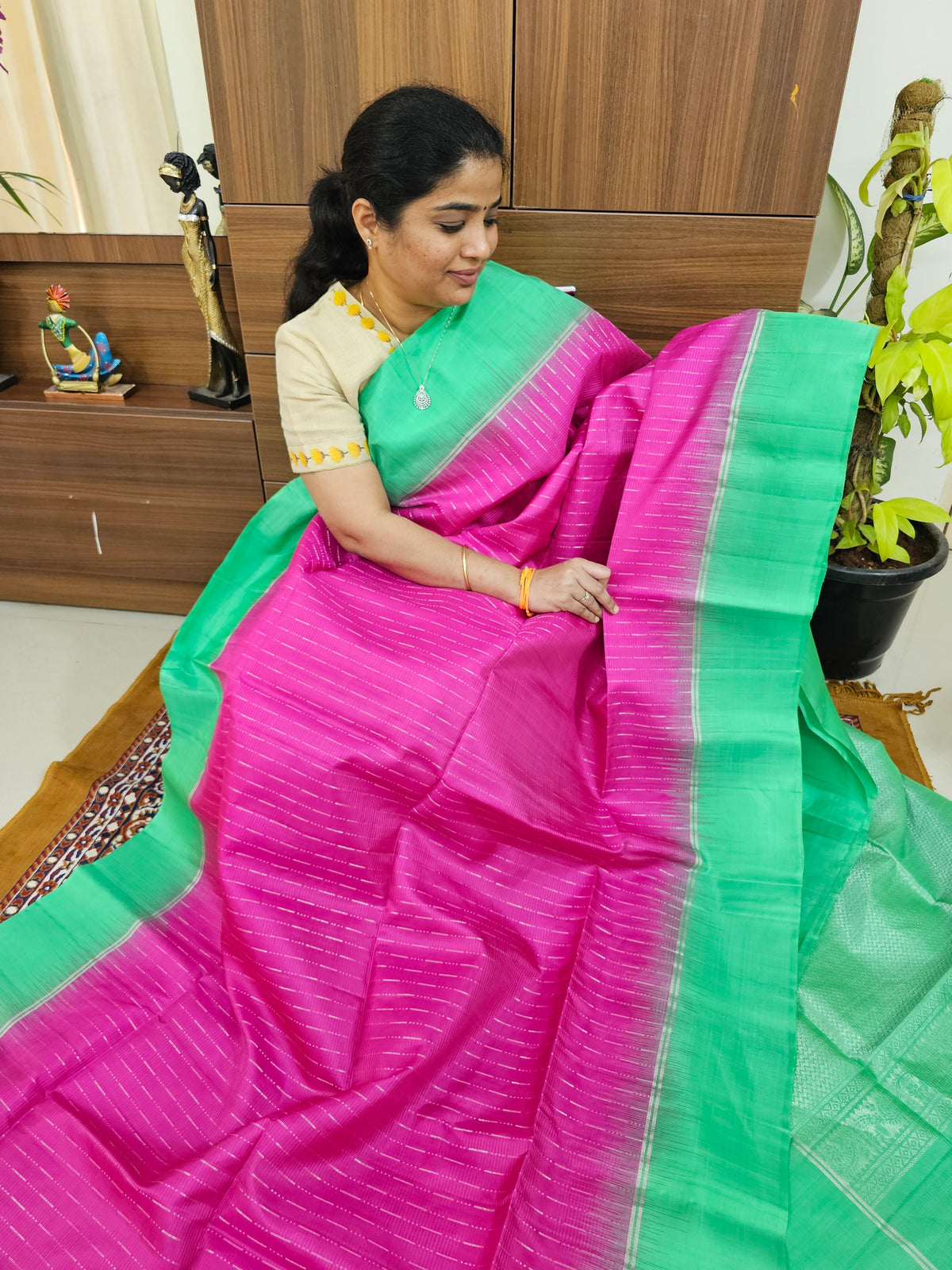 Rain Drop Pattern Pure Handloom Soft Silk Saree - Pink with Green
