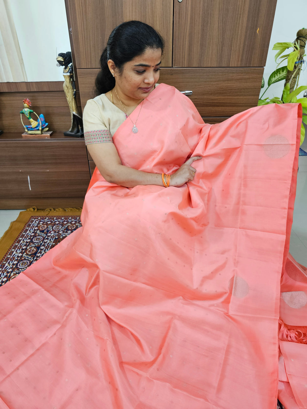 Classical Kanjivaram Pattern Pure Handloom Soft Silk Saree - Monochrome  Peach