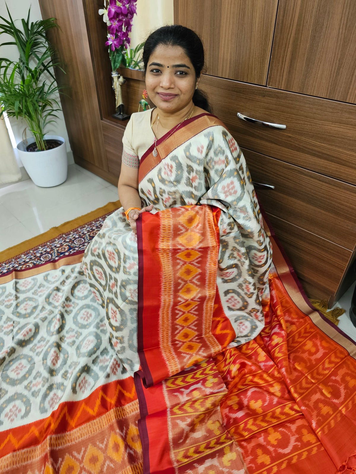 Pochampally Weave Pure Handloom Soft Silk Saree -   Classic Ivory with Orange