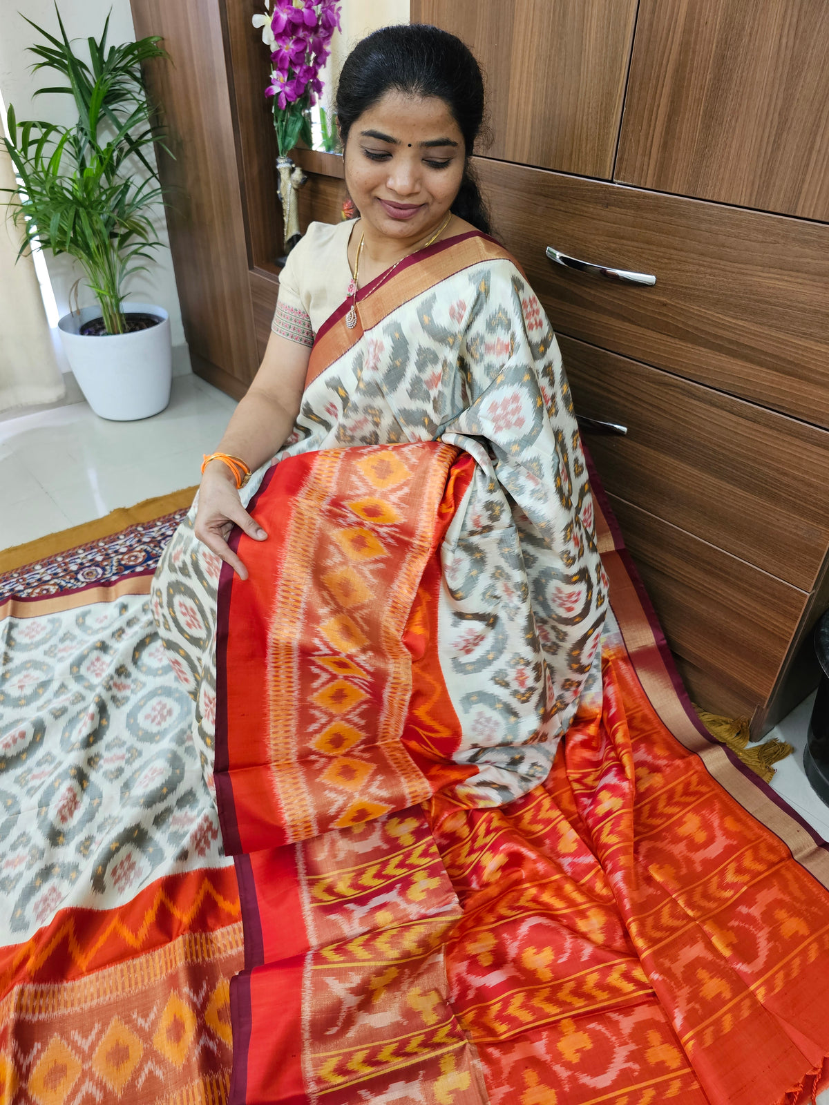 Pochampally Weave Pure Handloom Soft Silk Saree -   Classic Ivory with Orange