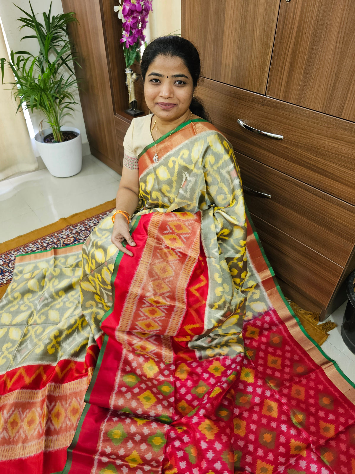 Pochampally Weave Pure Handloom Soft Silk Saree -  Grey with Red