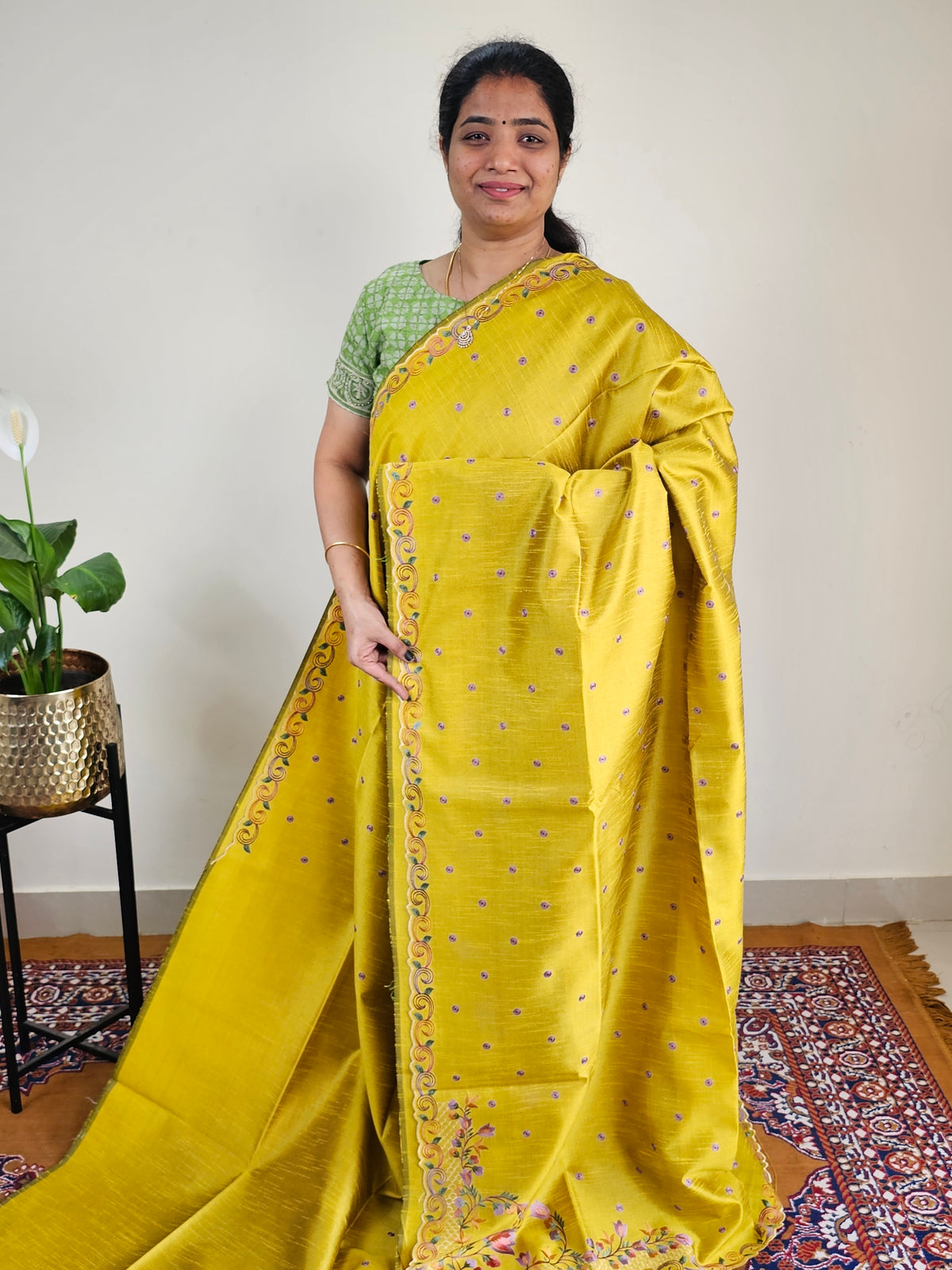 𝐏𝐫𝐞𝐛𝐨𝐨𝐤𝐢𝐧𝐠 𝐀𝐯𝐚𝐢𝐥𝐚𝐛𝐥𝐞 - 𝟐5 𝐝𝐚𝐲 𝐃𝐢𝐬𝐩𝐚𝐭𝐜𝐡 𝐓𝐢𝐦𝐞 Raw Silk with Emboridery - Yellow