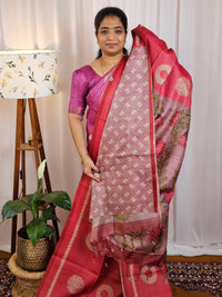 𝐏𝐫𝐞𝐛𝐨𝐨𝐤𝐢𝐧𝐠 𝐀𝐯𝐚𝐢𝐥𝐚𝐛𝐥𝐞 - 𝟐𝟎 𝐃𝐚𝐲𝐬 𝐃𝐢𝐬𝐩𝐚𝐭𝐜𝐡𝐢𝐧𝐠 𝐓𝐢𝐦𝐞 Casual Semi Tussar Checks Weave Saree - Peach