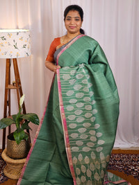 𝐏𝐫𝐞𝐛𝐨𝐨𝐤𝐢𝐧𝐠 𝐀𝐯𝐚𝐢𝐥𝐚𝐛𝐥𝐞- 𝟐𝟎 𝐃𝐚𝐲𝐬 𝐃𝐢𝐬𝐩𝐚𝐭𝐜𝐡𝐢𝐧𝐠 𝐓𝐢𝐦𝐞 Casual Semi Tussar Checks Weave Saree - Green with Pink