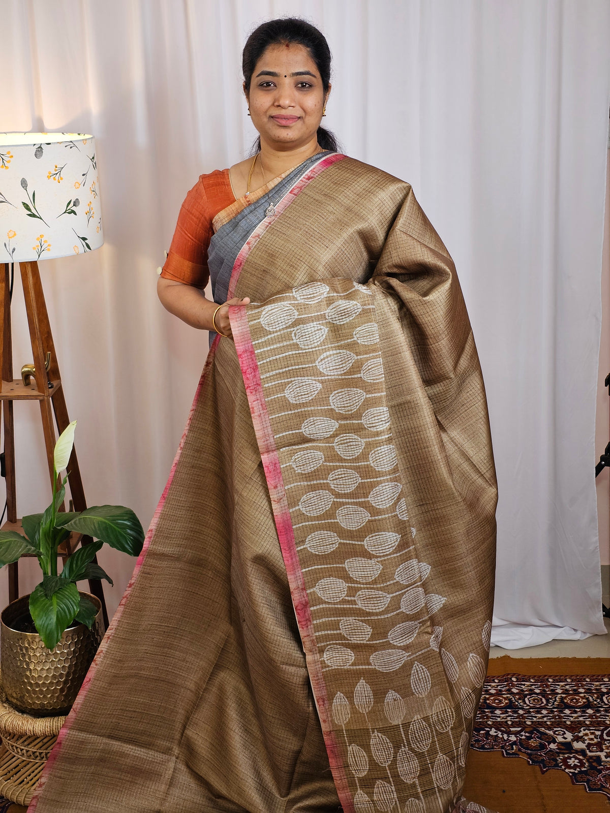 Casual Semi Tussar Checks Weave Saree - Mehndi Green with Pink
