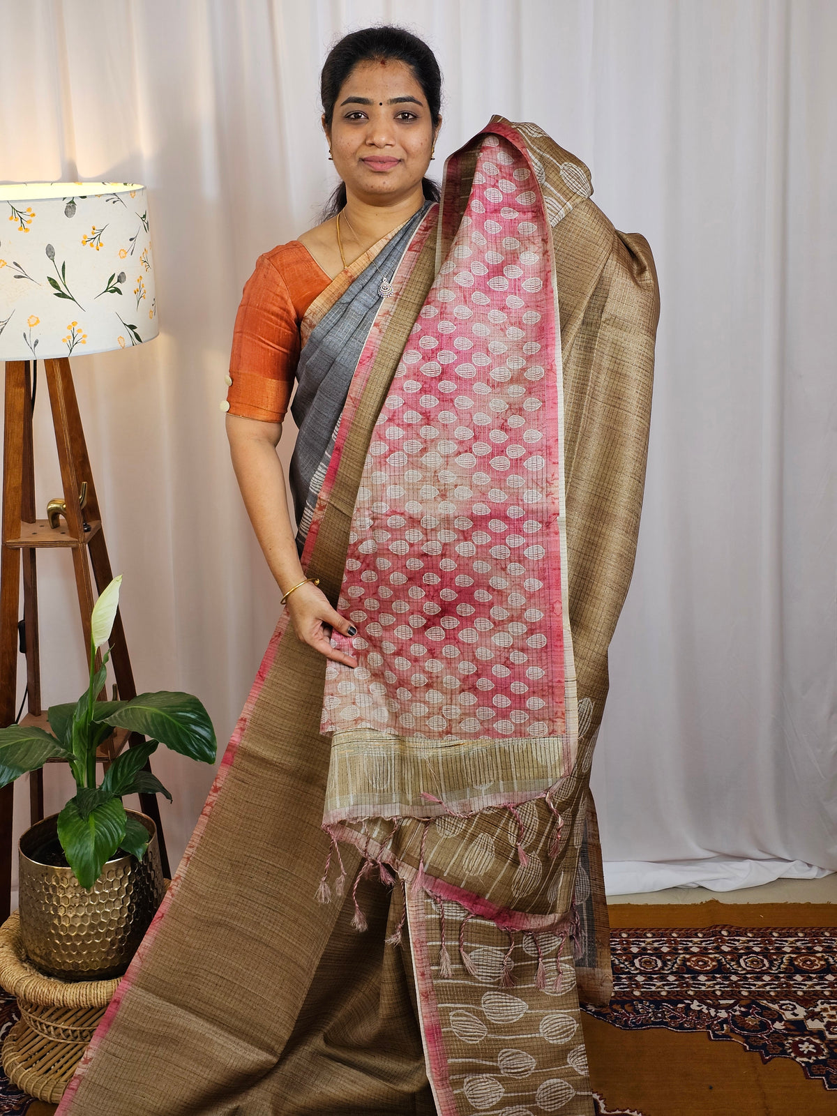 Casual Semi Tussar Checks Weave Saree - Mehndi Green with Pink