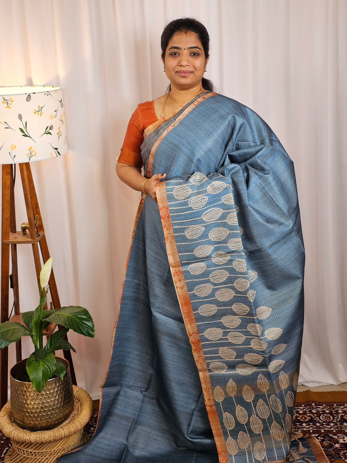 𝐏𝐫𝐞𝐛𝐨𝐨𝐤𝐢𝐧𝐠 𝐀𝐯𝐚𝐢𝐥𝐚𝐛𝐥𝐞 - 𝟐𝟎 𝐃𝐚𝐲𝐬 𝐃𝐢𝐬𝐩𝐚𝐭𝐜𝐡𝐢𝐧𝐠 𝐓𝐢𝐦𝐞 Casual Semi Tussar Checks Weave Saree - Blue with Brown