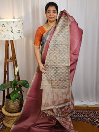 𝐏𝐫𝐞𝐛𝐨𝐨𝐤𝐢𝐧𝐠 𝐀𝐯𝐚𝐢𝐥𝐚𝐛𝐥𝐞 - 𝟐𝟎 𝐃𝐚𝐲𝐬 𝐃𝐢𝐬𝐩𝐚𝐭𝐜𝐡𝐢𝐧𝐠 𝐓𝐢𝐦𝐞 Casual  Semi Tussar Checks Weave Saree - Peach with Dark Brown