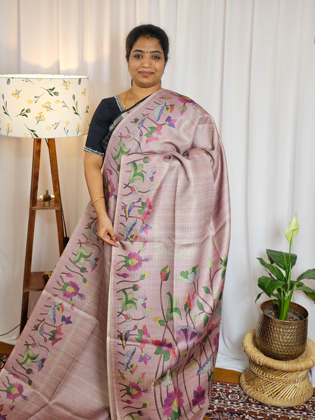 𝐏𝐫𝐞𝐛𝐨𝐨𝐤𝐢𝐧𝐠 𝐀𝐯𝐚𝐢𝐥𝐚𝐛𝐥𝐞 - 𝟐𝟎 𝐃𝐚𝐲𝐬 𝐃𝐢𝐬𝐩𝐚𝐭𝐜𝐡𝐢𝐧𝐠 𝐓𝐢𝐦𝐞 Semi Tussar Checks Weaving Saree - Onion Pink