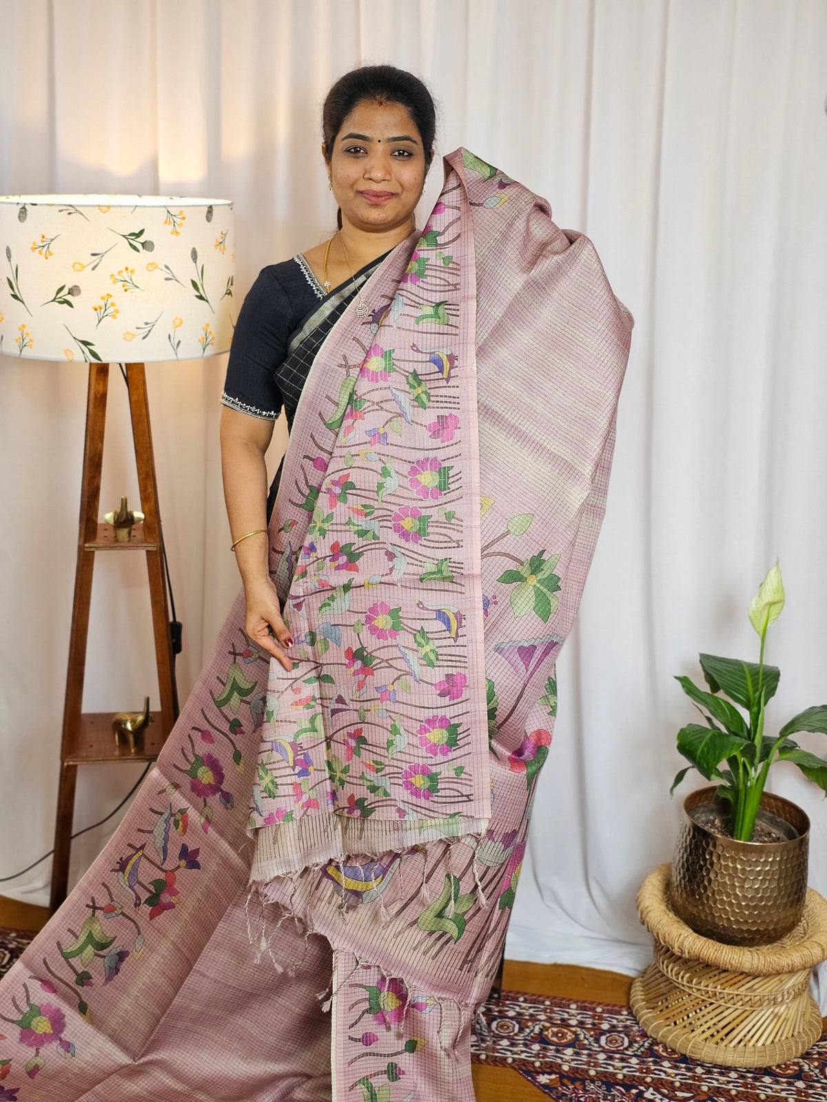 𝐏𝐫𝐞𝐛𝐨𝐨𝐤𝐢𝐧𝐠 𝐀𝐯𝐚𝐢𝐥𝐚𝐛𝐥𝐞 - 𝟐𝟎 𝐃𝐚𝐲𝐬 𝐃𝐢𝐬𝐩𝐚𝐭𝐜𝐡𝐢𝐧𝐠 𝐓𝐢𝐦𝐞 Semi Tussar Checks Weaving Saree - Onion Pink