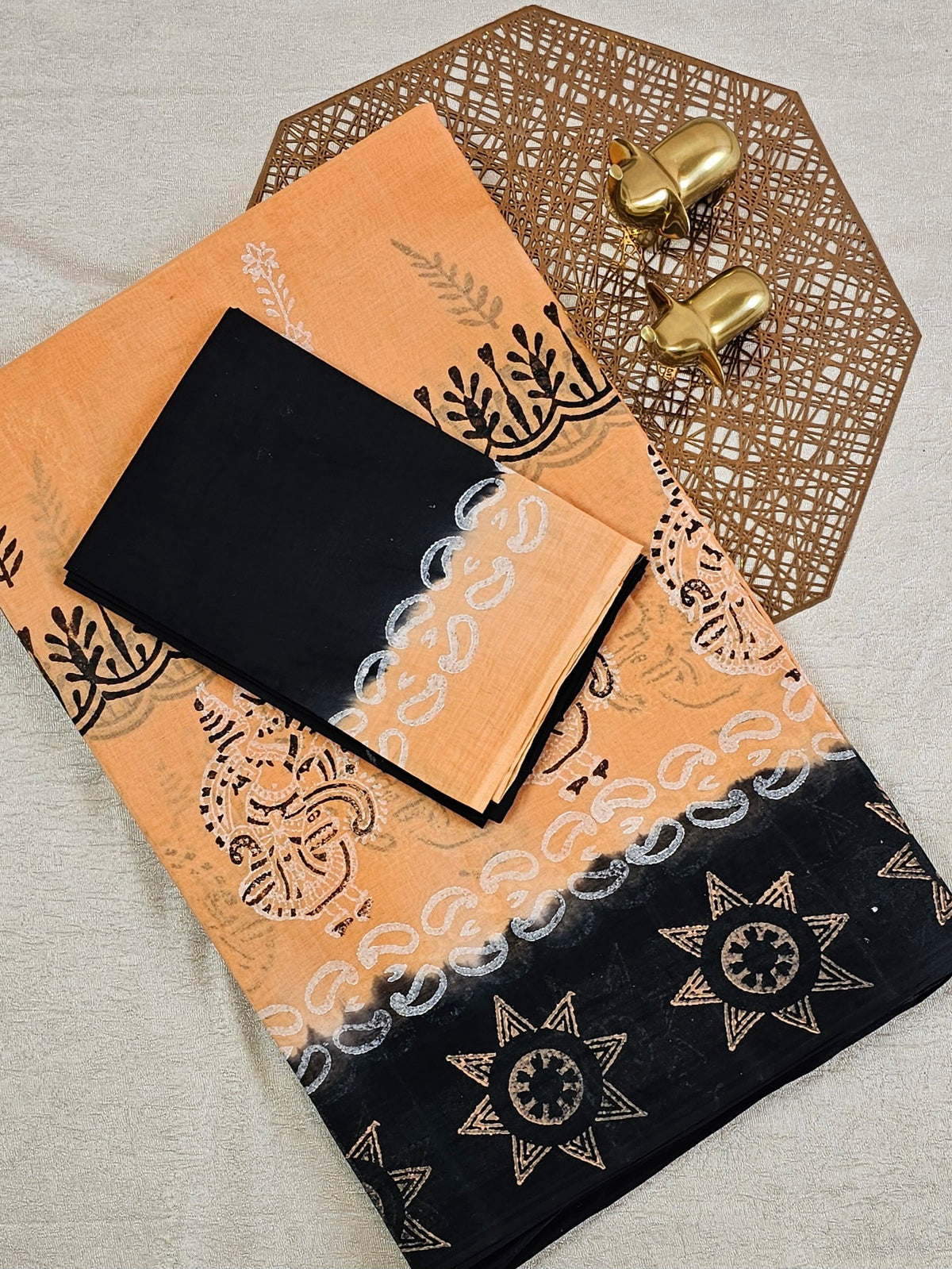 𝐏𝐫𝐞𝐛𝐨𝐨𝐤𝐢𝐧𝐠 𝐀𝐯𝐚𝐢𝐥𝐚𝐛𝐥𝐞 - 𝟐5 𝐝𝐚𝐲 𝐃𝐢𝐬𝐩𝐚𝐭𝐜𝐡 𝐓𝐢𝐦𝐞 Pure Cotton with Hand Block Prints - Peach with Black