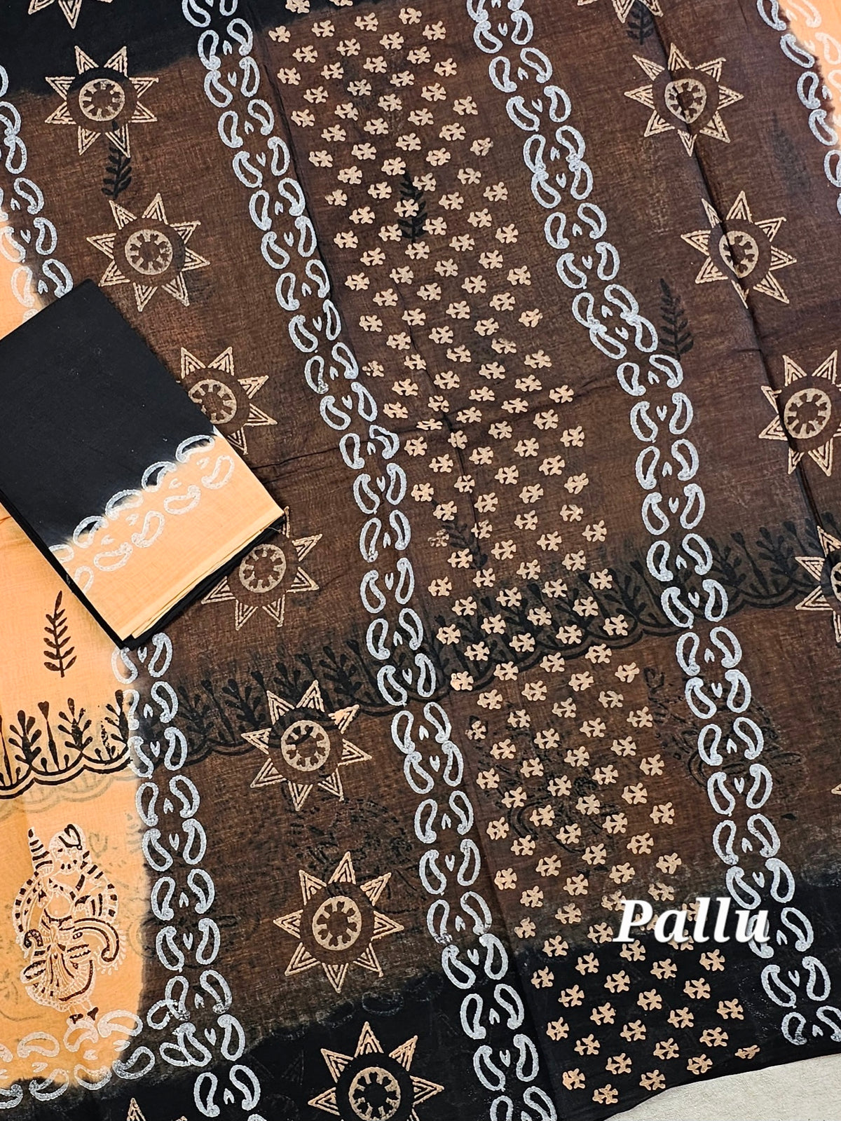 𝐏𝐫𝐞𝐛𝐨𝐨𝐤𝐢𝐧𝐠 𝐀𝐯𝐚𝐢𝐥𝐚𝐛𝐥𝐞 - 𝟐5 𝐝𝐚𝐲 𝐃𝐢𝐬𝐩𝐚𝐭𝐜𝐡 𝐓𝐢𝐦𝐞 Pure Cotton with Hand Block Prints - Peach with Black