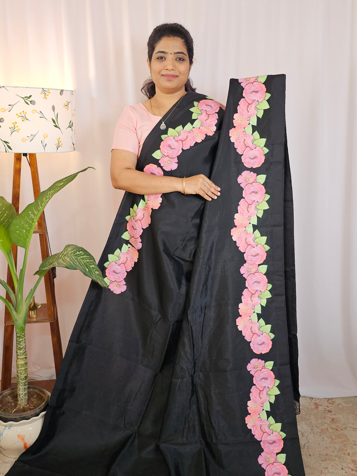 Handwoven Mangalagiri Pattu Saree with Floral Applique Print - Black