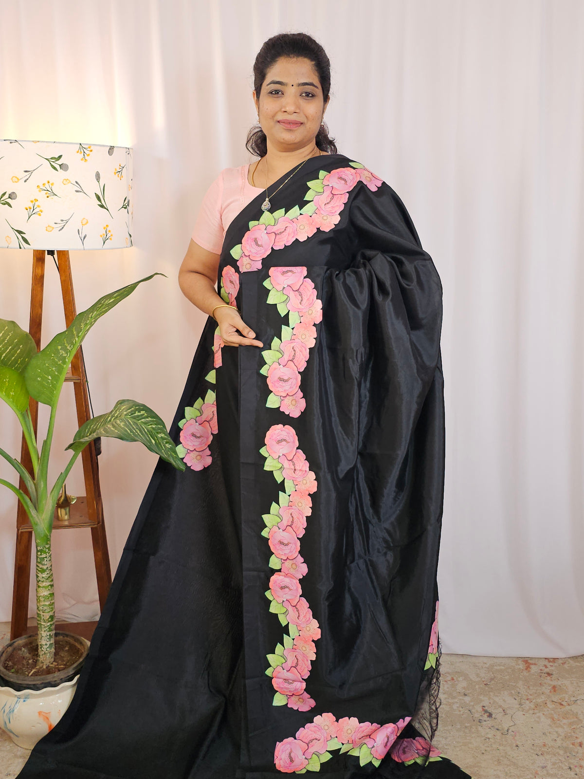 Handwoven Mangalagiri Pattu Saree with Floral Applique Print - Black