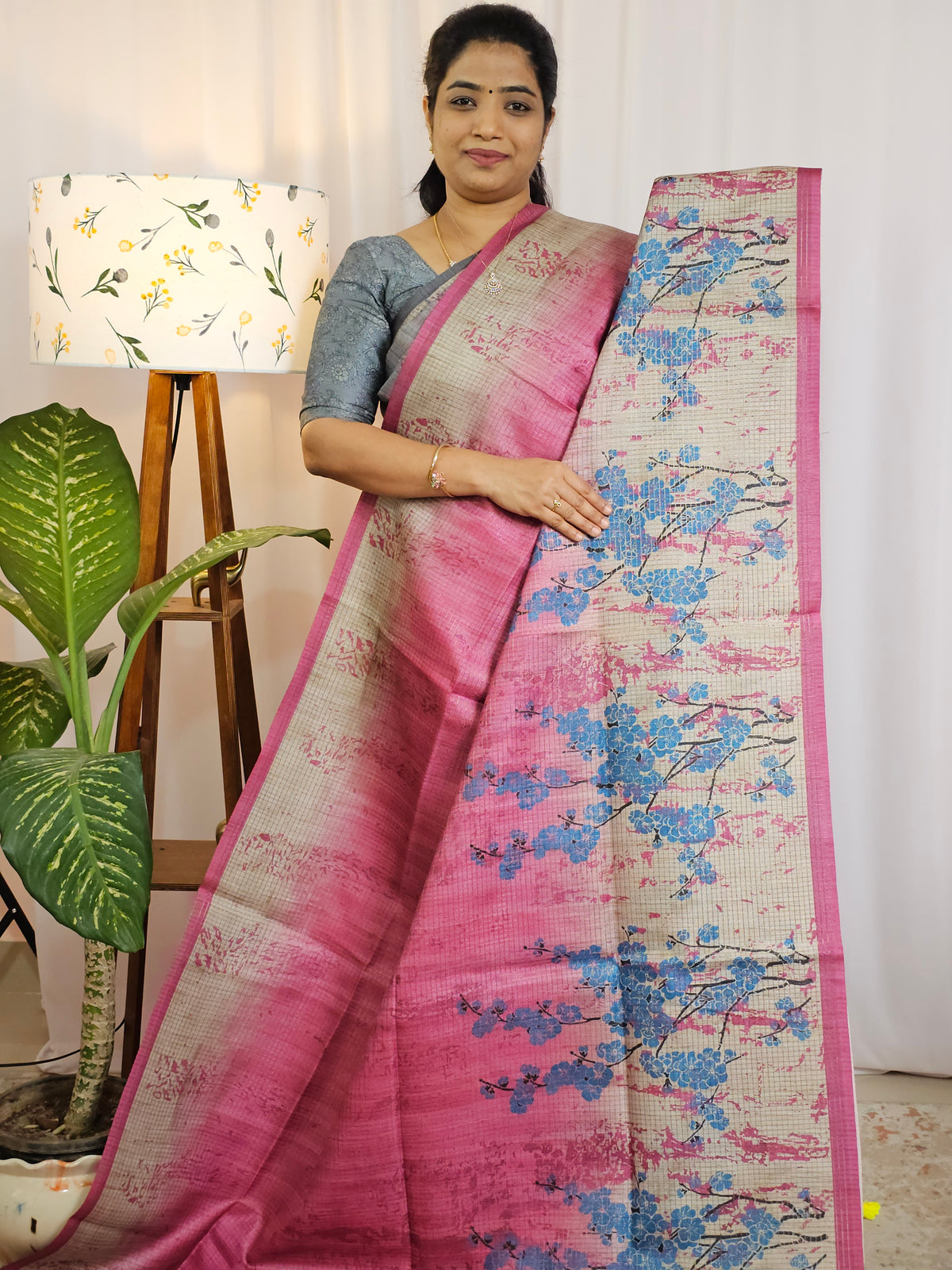 Casual Semi Tussar Checks Weave Saree - Pink