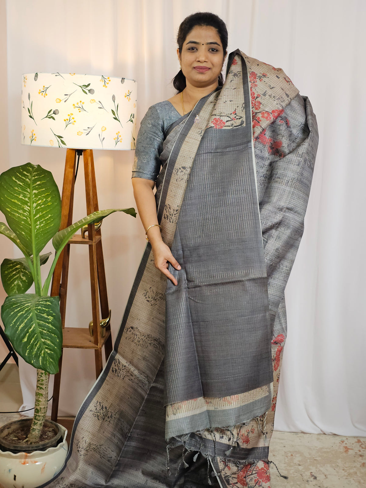 Casual Semi Tussar Checks Weave Saree - Grey