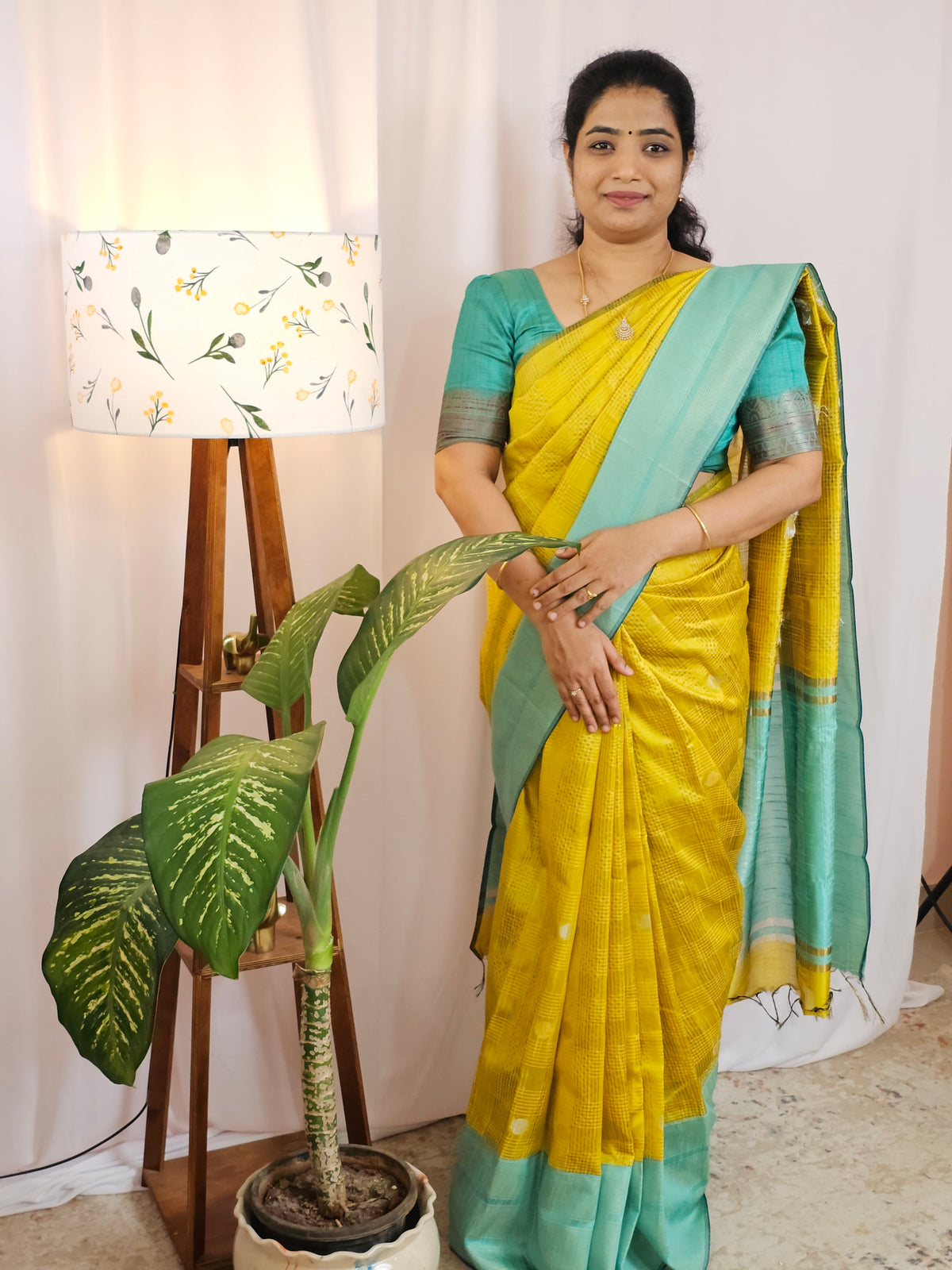𝐏𝐫𝐞𝐛𝐨𝐨𝐤𝐢𝐧𝐠 𝐀𝐯𝐚𝐢𝐥𝐚𝐛𝐥𝐞 - 𝟐𝟎 𝐃𝐚𝐲𝐬 𝐃𝐢𝐬𝐩𝐚𝐭𝐜𝐡𝐢𝐧𝐠 𝐓𝐢𝐦𝐞 Semi Raw Silk Saree - Yellow with Sea Green