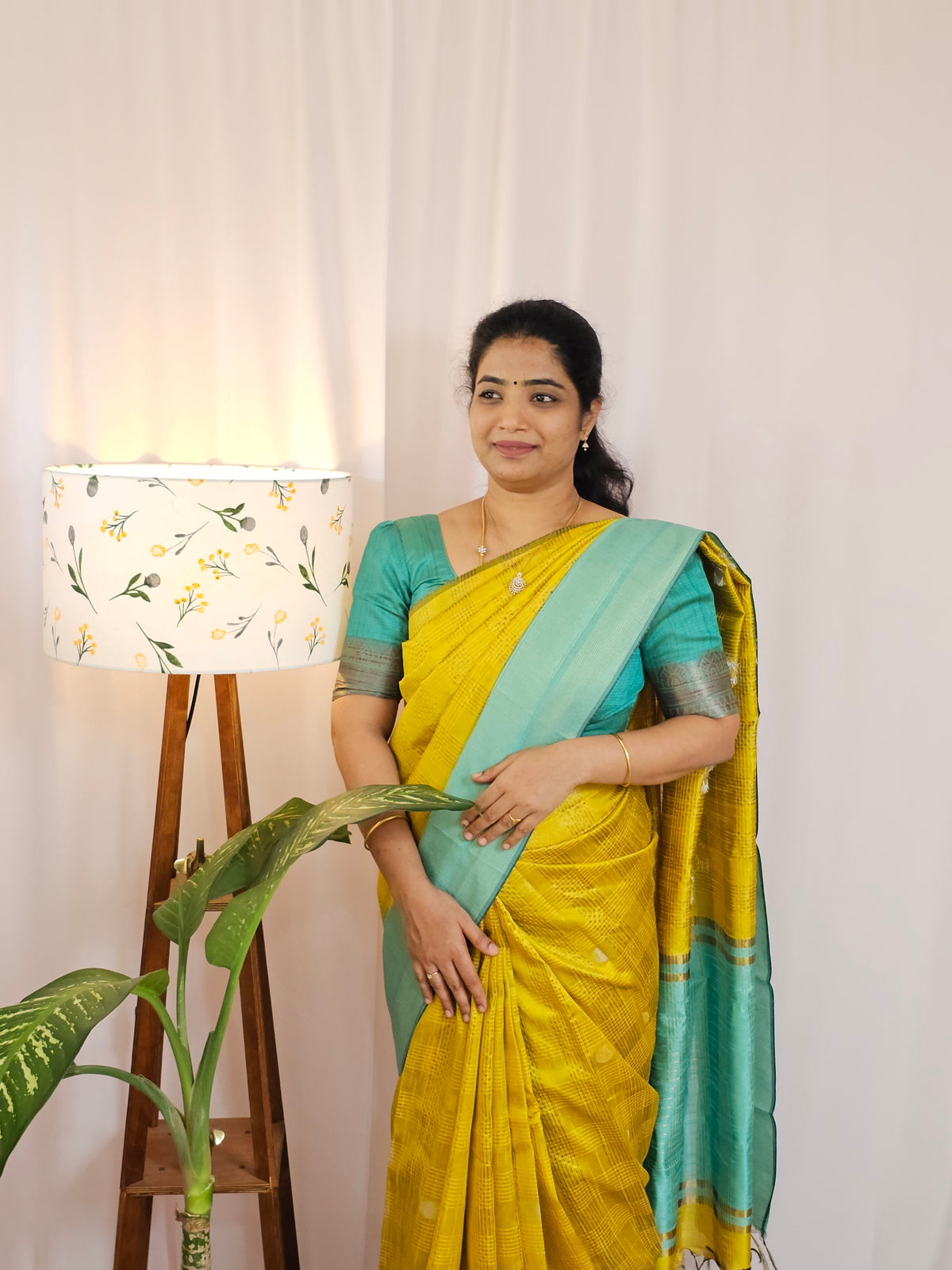 𝐏𝐫𝐞𝐛𝐨𝐨𝐤𝐢𝐧𝐠 𝐀𝐯𝐚𝐢𝐥𝐚𝐛𝐥𝐞 - 𝟐𝟎 𝐃𝐚𝐲𝐬 𝐃𝐢𝐬𝐩𝐚𝐭𝐜𝐡𝐢𝐧𝐠 𝐓𝐢𝐦𝐞 Semi Raw Silk Saree - Yellow with Sea Green