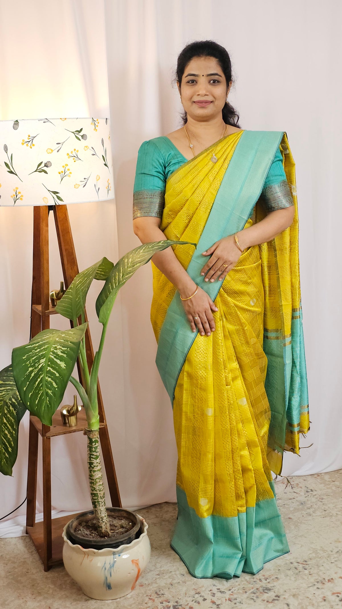 𝐏𝐫𝐞𝐛𝐨𝐨𝐤𝐢𝐧𝐠 𝐀𝐯𝐚𝐢𝐥𝐚𝐛𝐥𝐞 - 𝟐𝟎 𝐃𝐚𝐲𝐬 𝐃𝐢𝐬𝐩𝐚𝐭𝐜𝐡𝐢𝐧𝐠 𝐓𝐢𝐦𝐞 Semi Raw Silk Saree - Yellow with Sea Green