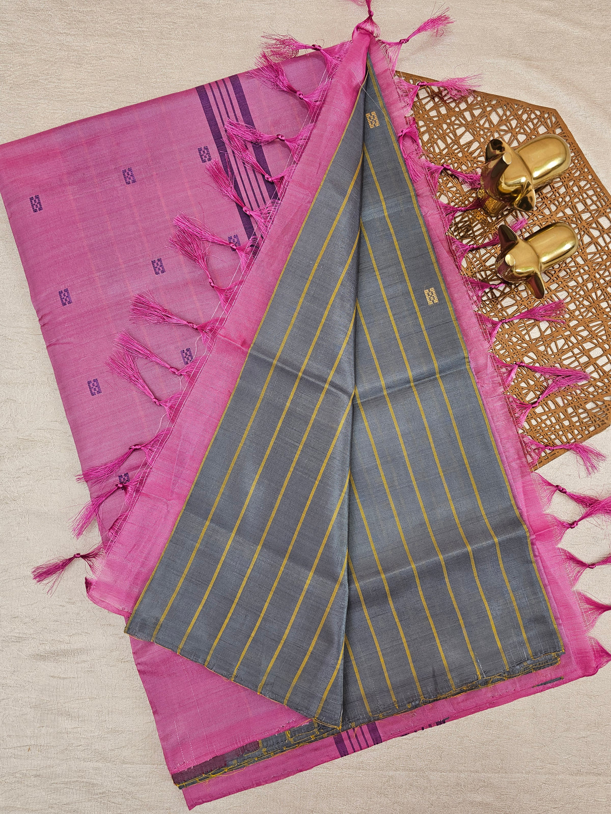 Chinnalampattu Saree - Grey with  Pink