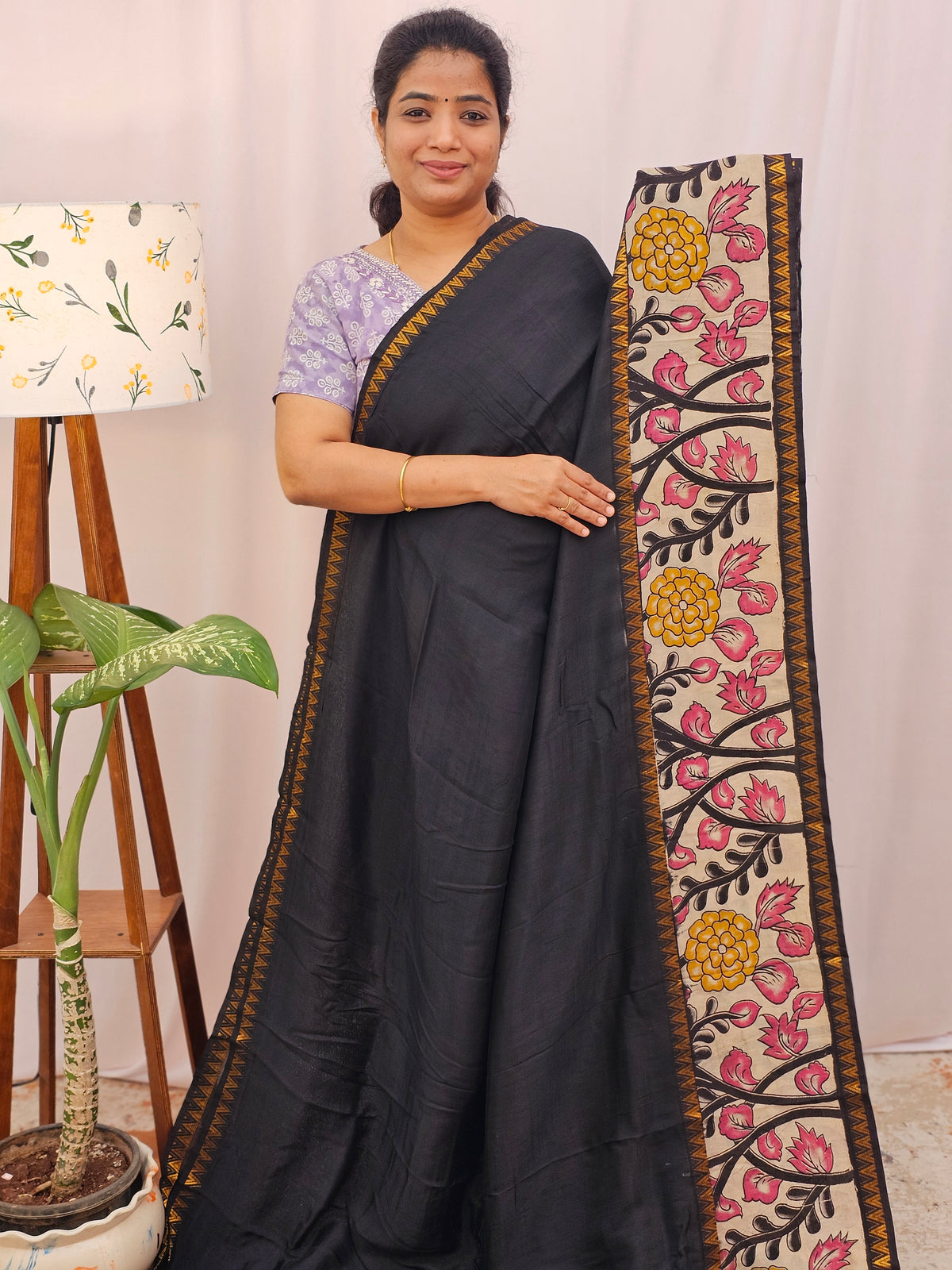 Chennuri Silk With Gap Border Kalamkari Sarees - Black