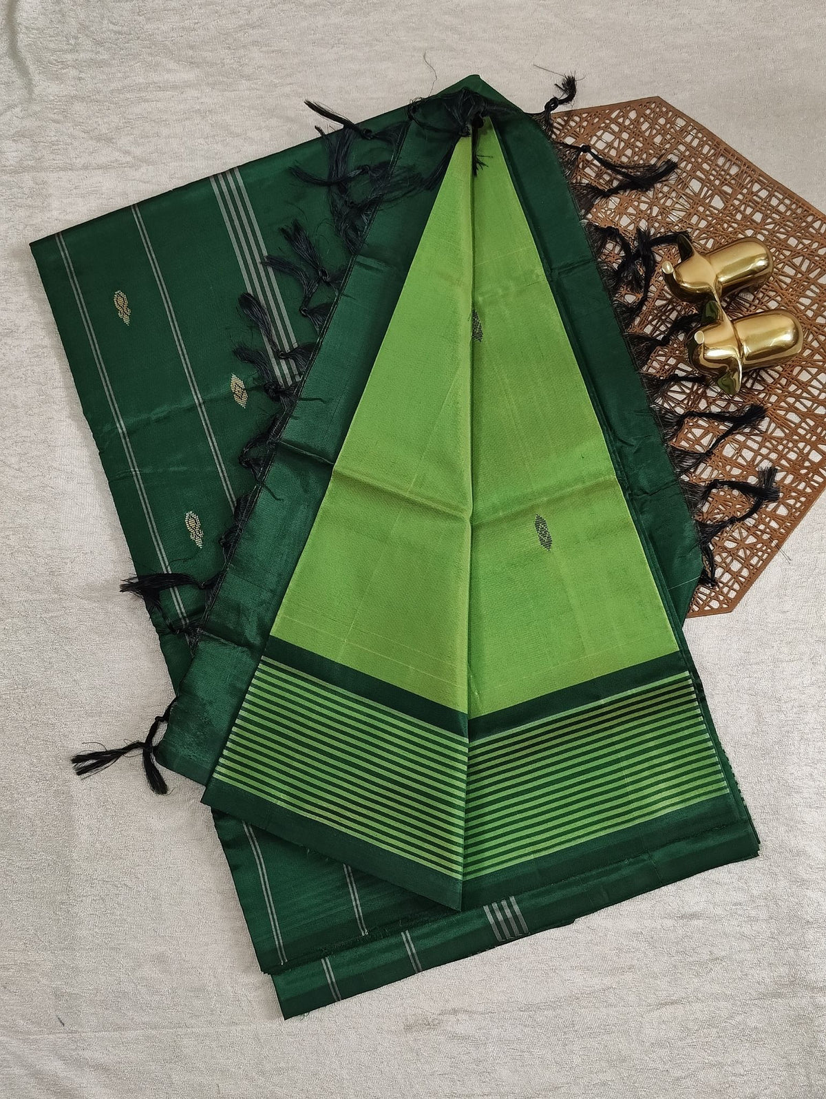 Chinnalampattu Saree - Green with Dark Green