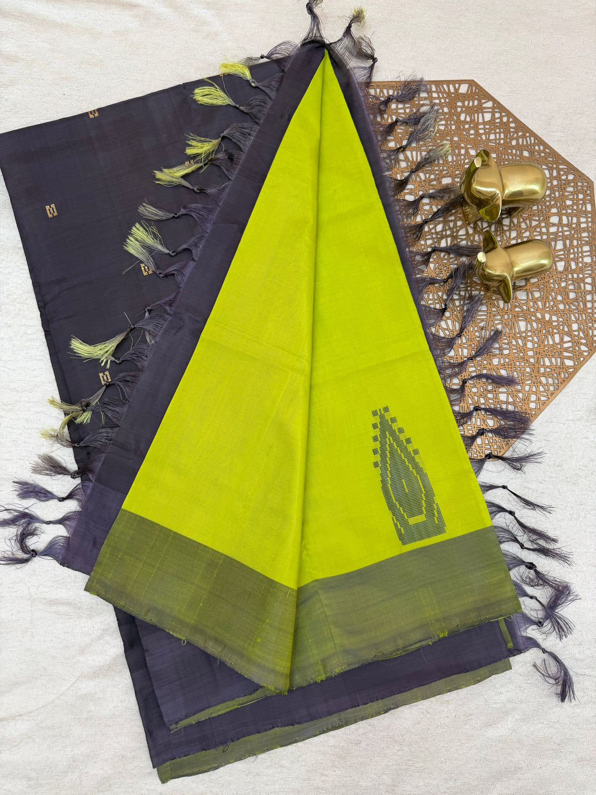 Chinnalampattu Saree - Green with Dark Brown