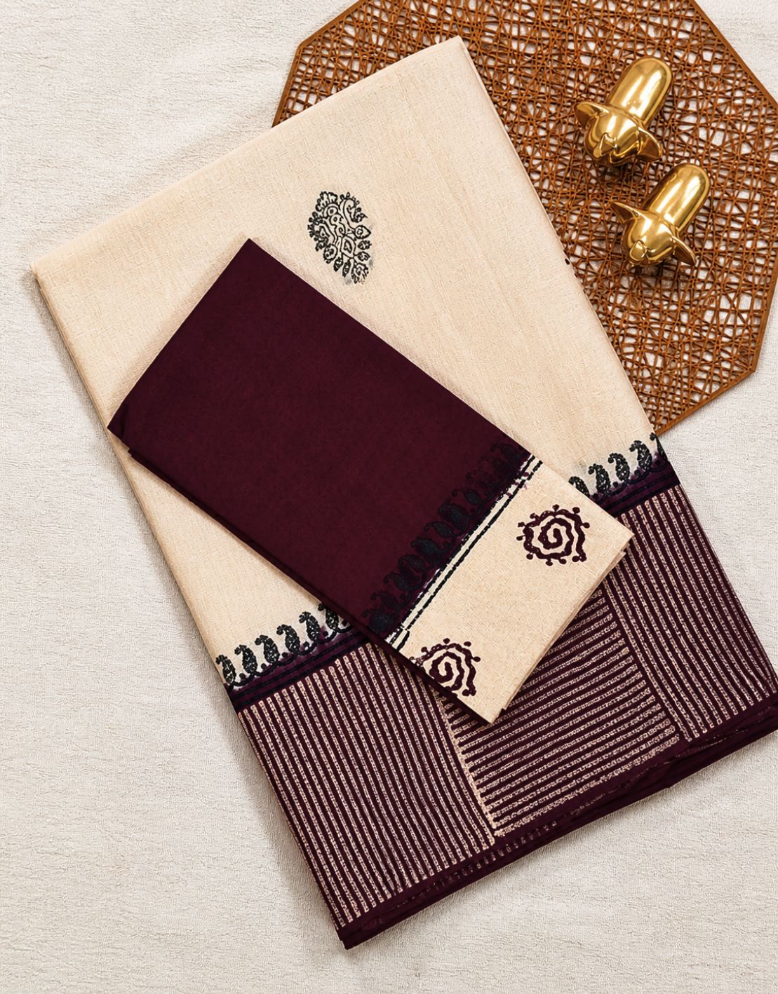 𝐏𝐫𝐞𝐛𝐨𝐨𝐤𝐢𝐧𝐠 𝐀𝐯𝐚𝐢𝐥𝐚𝐛𝐥𝐞 - 𝟐0 𝐝𝐚𝐲 𝐃𝐢𝐬𝐩𝐚𝐭𝐜𝐡 𝐓𝐢𝐦𝐞 Pure Cotton with Hand Block Prints - Beige with Dark Maroon