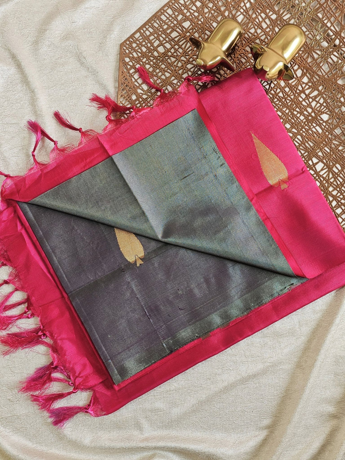 Chinnalampattu Saree - Dual Shade Greyish Green with Pink