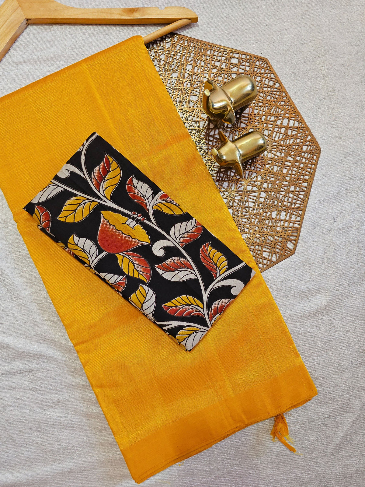 Handwoven Mangalagiri Plain Pattu Saree - Yellow