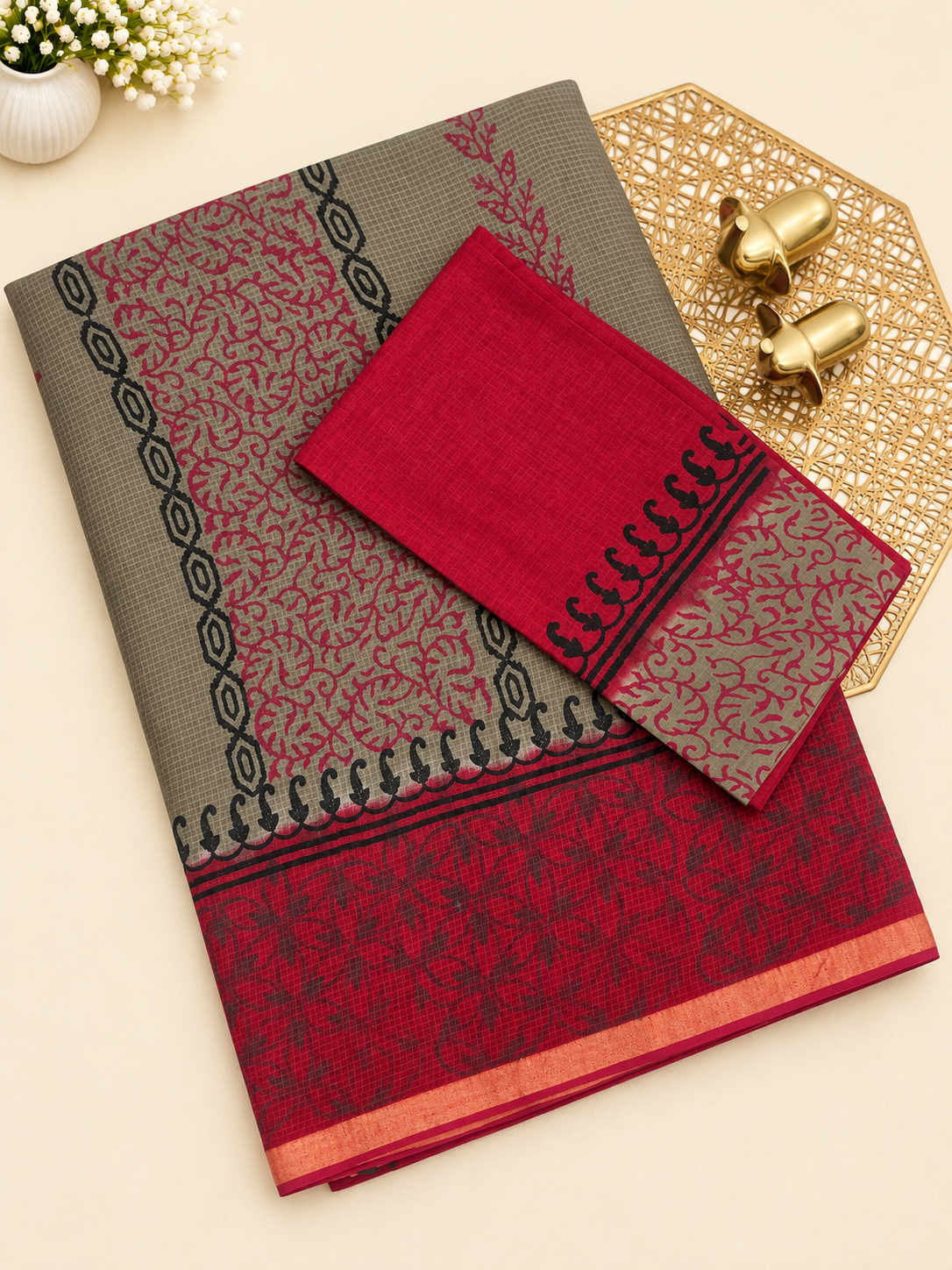 Pure Munga Checks Cotton with Hand Block Printed Sarees - Grey with Red