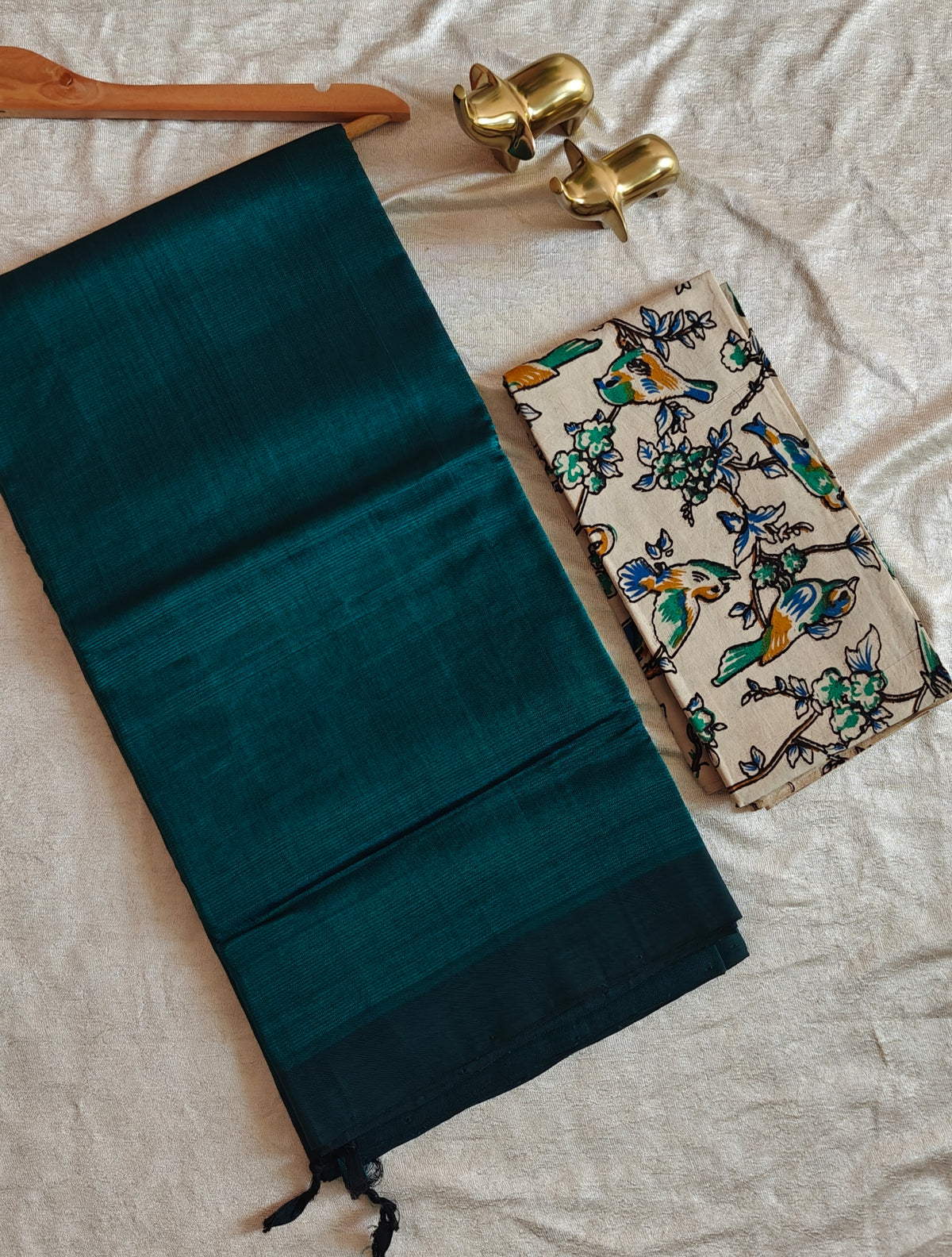 Handwoven Mangalagiri Plain Pattu Saree - Dark Peacock Green