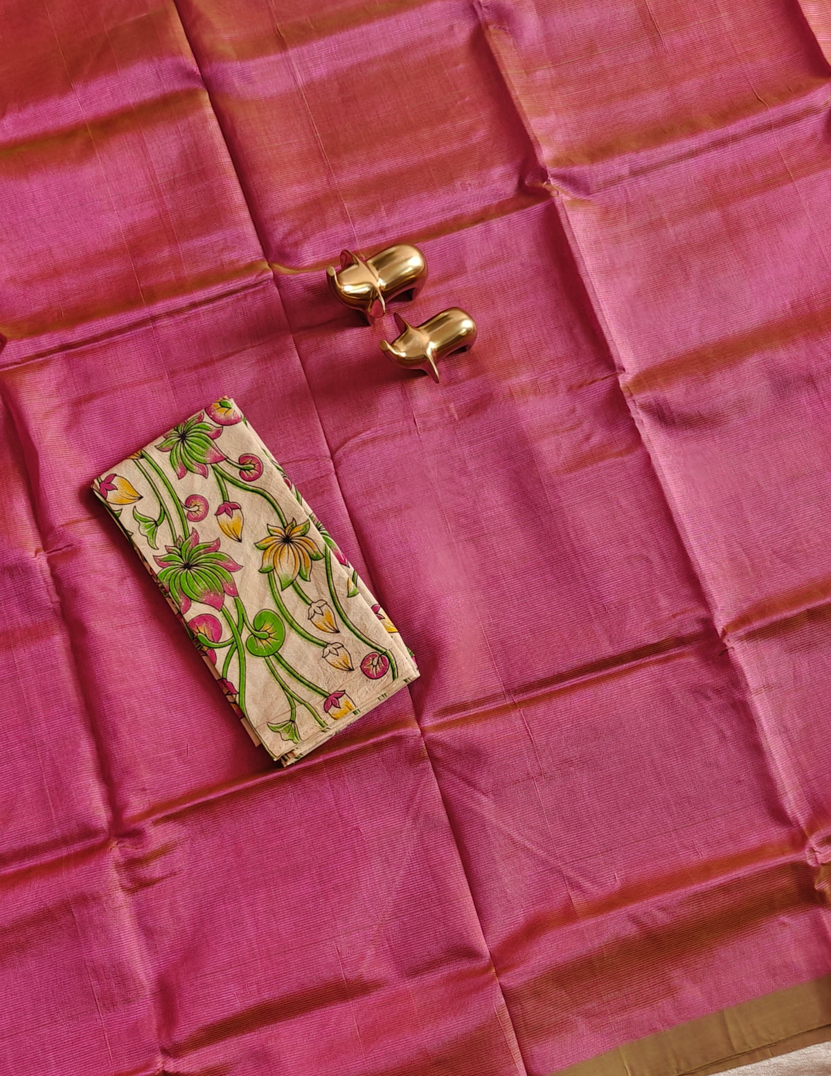 Handwoven Mangalagiri Plain Pattu Saree - Dual Shade Onion Pink with Green