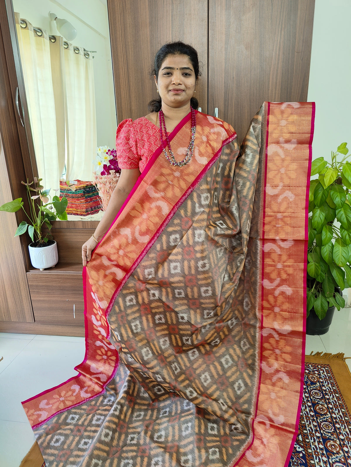 Grey with Pink Pallu Pochampally Ikkat Silk Cotton (SICO Pattu)