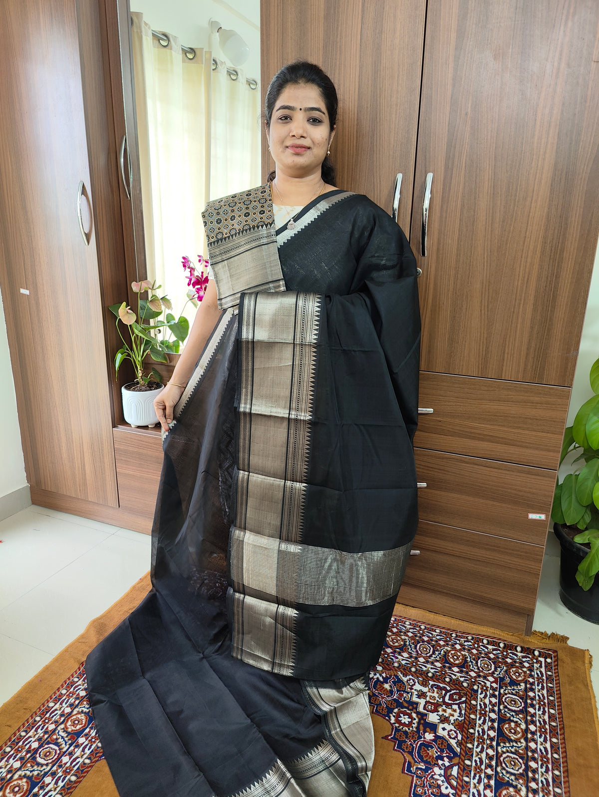 Handwoven Mangalagiri Pattu Saree with Mix and Match Tussar Blouse - Black