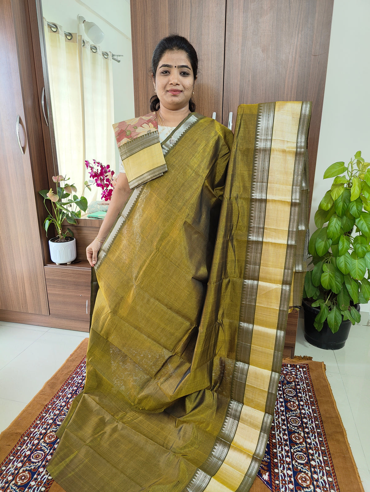 Handwoven Mangalagiri Pattu Saree with Mix and Match Tussar Blouse - Mehndi Green